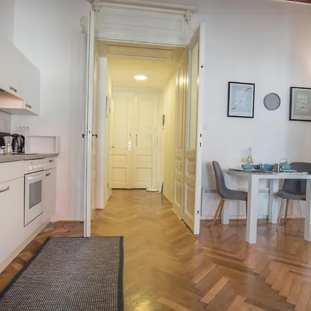 Gallus Central Apartman *